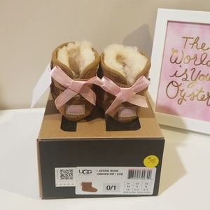 Uggs with pink bow